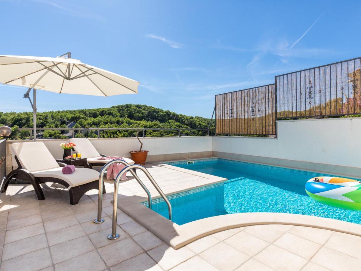Luxurious Villa In Selca With Pool Exteriör bild