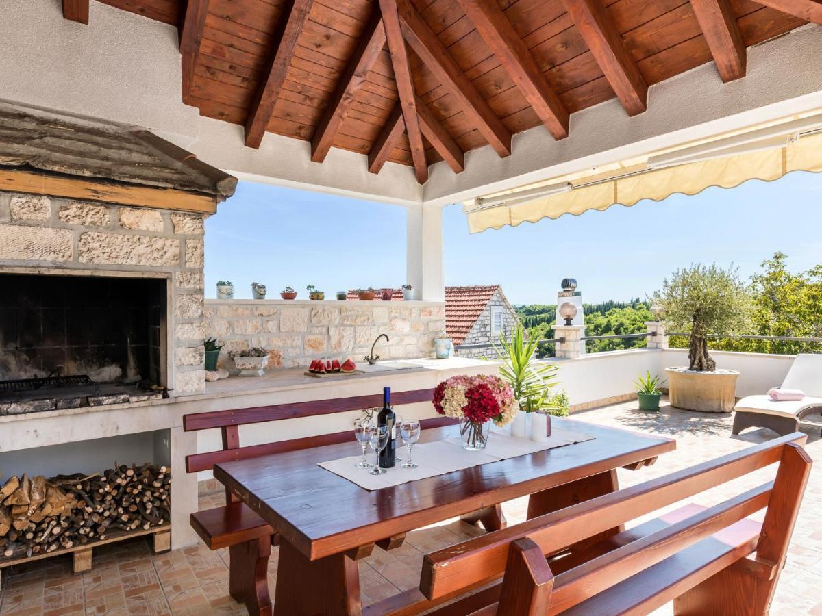 Luxurious Villa In Selca With Pool Exteriör bild